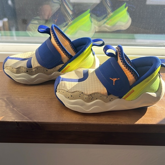 Boy 23/7 Jordan US size 8 - Picture 5 of 6